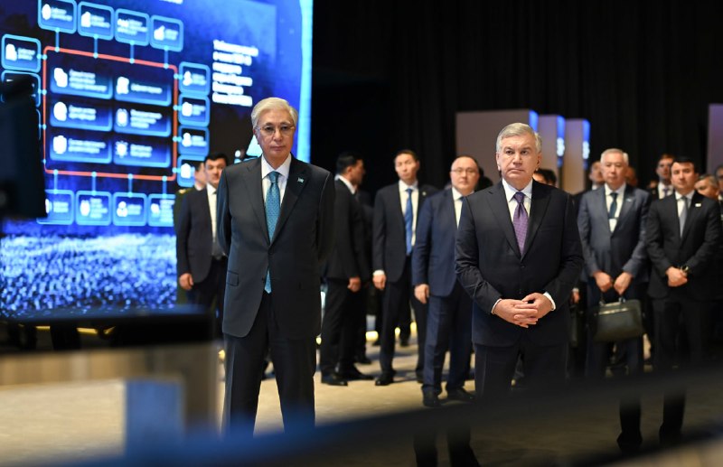 Қасым-Жомарт Тоқаев пен Шавкат Мирзиёев жасанды интеллект хакатонына барды