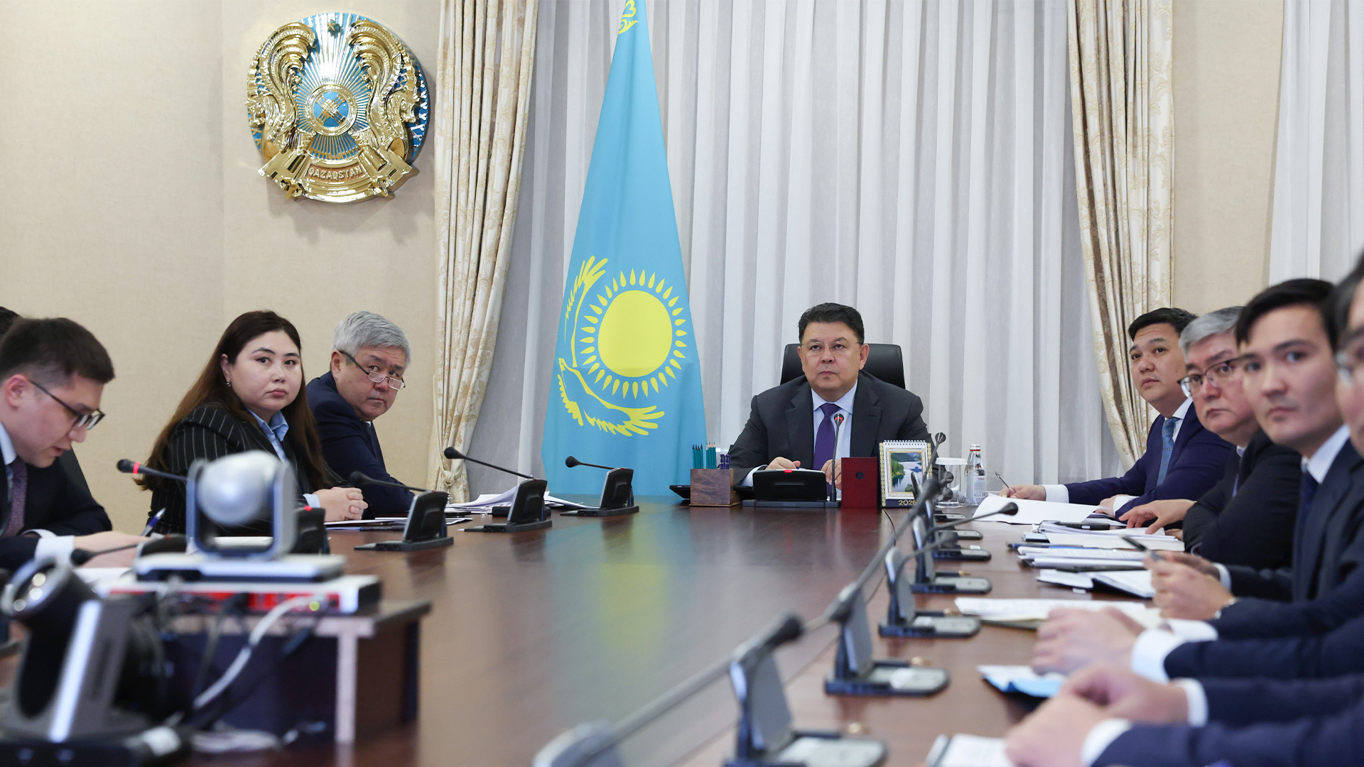 Қанат Бозымбаев: 2027 жылға қарай өңірлер ТКШ саласындағы "қызыл аймақты" толық жоюы тиіс