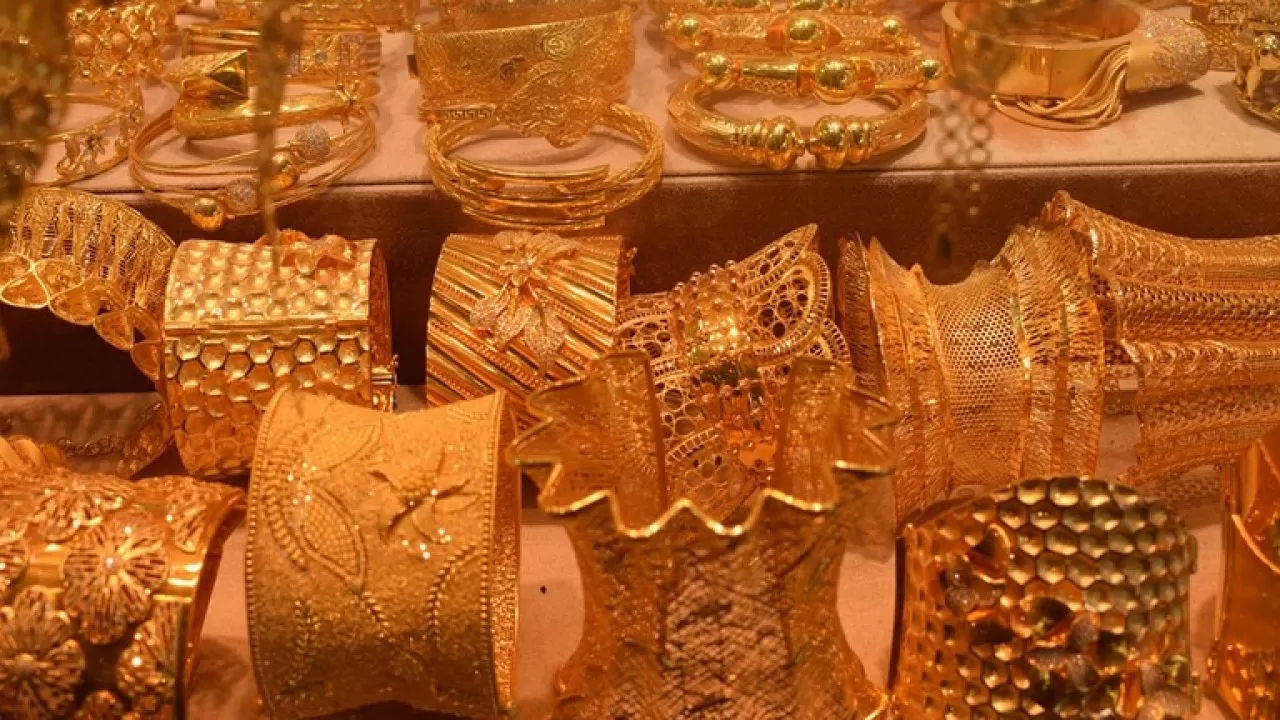 Золото готовится к росту третью неделю подряд 