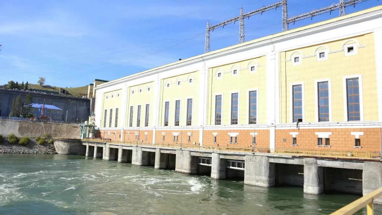 Усть-Каменогорская ГЭС увеличила сброс воды из-за паводка на Иртыше