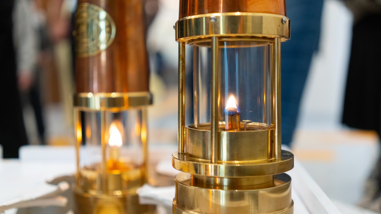 Благодатный огонь привезли в Казахстан специальным авиарейсом