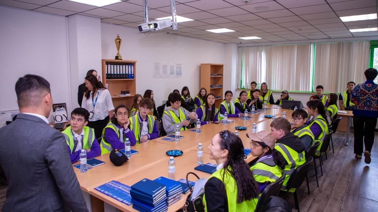Оқушыларға авиациялық кәсіптер бойынша кәсіби бағдар берілді