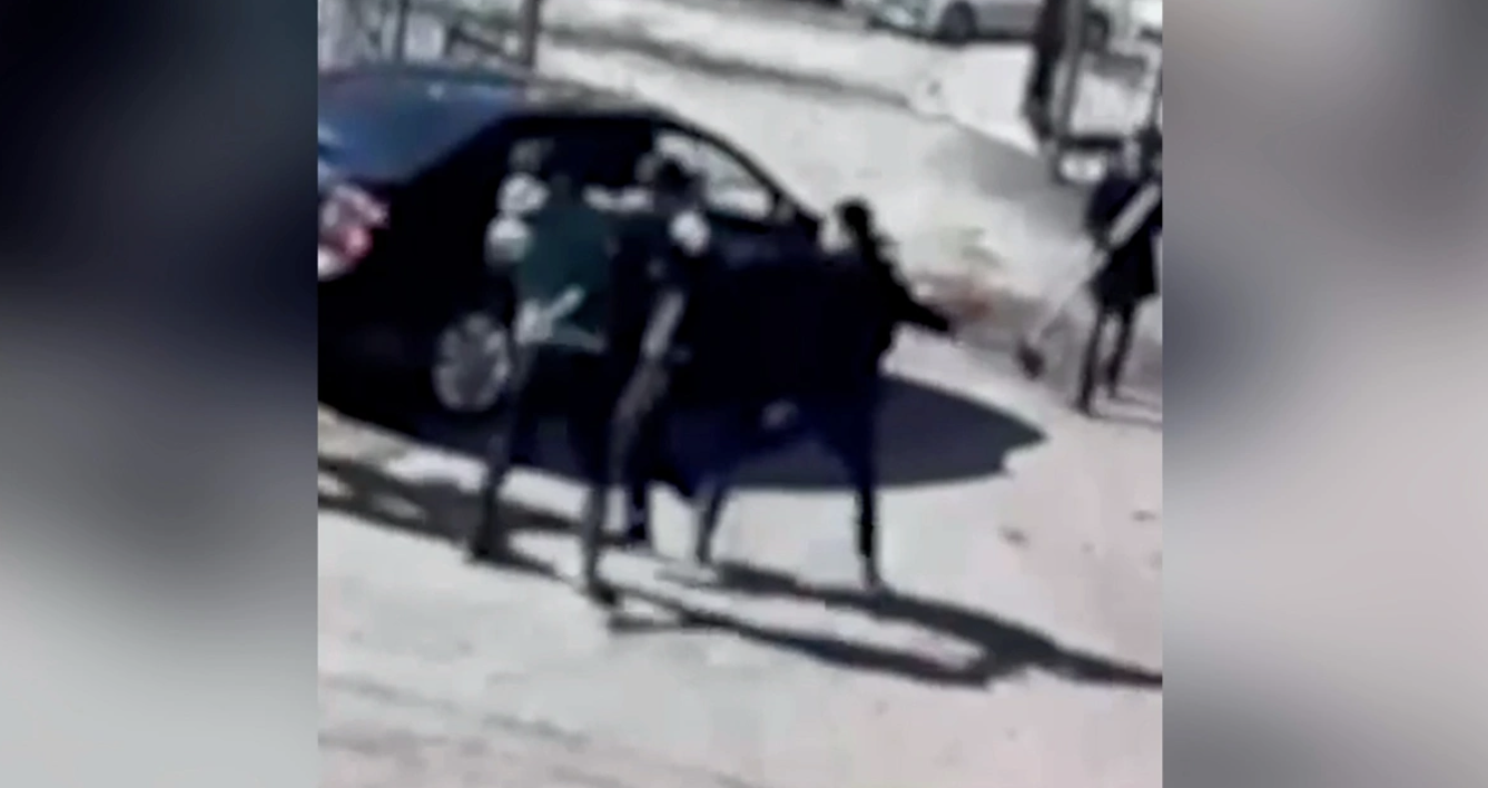 Астанада оқушы мектеп қызметкерімен төбелескен