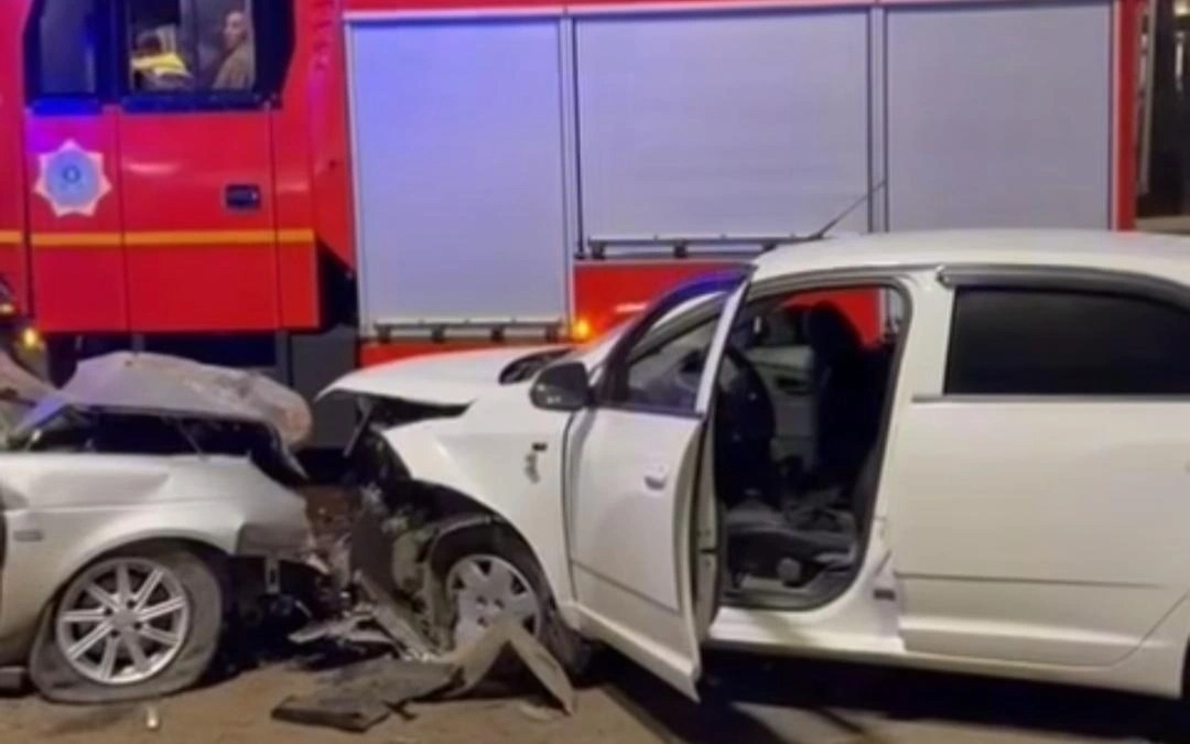 Қарағандыда 3 көлік соқтығысып, 5 адам зардап шекті