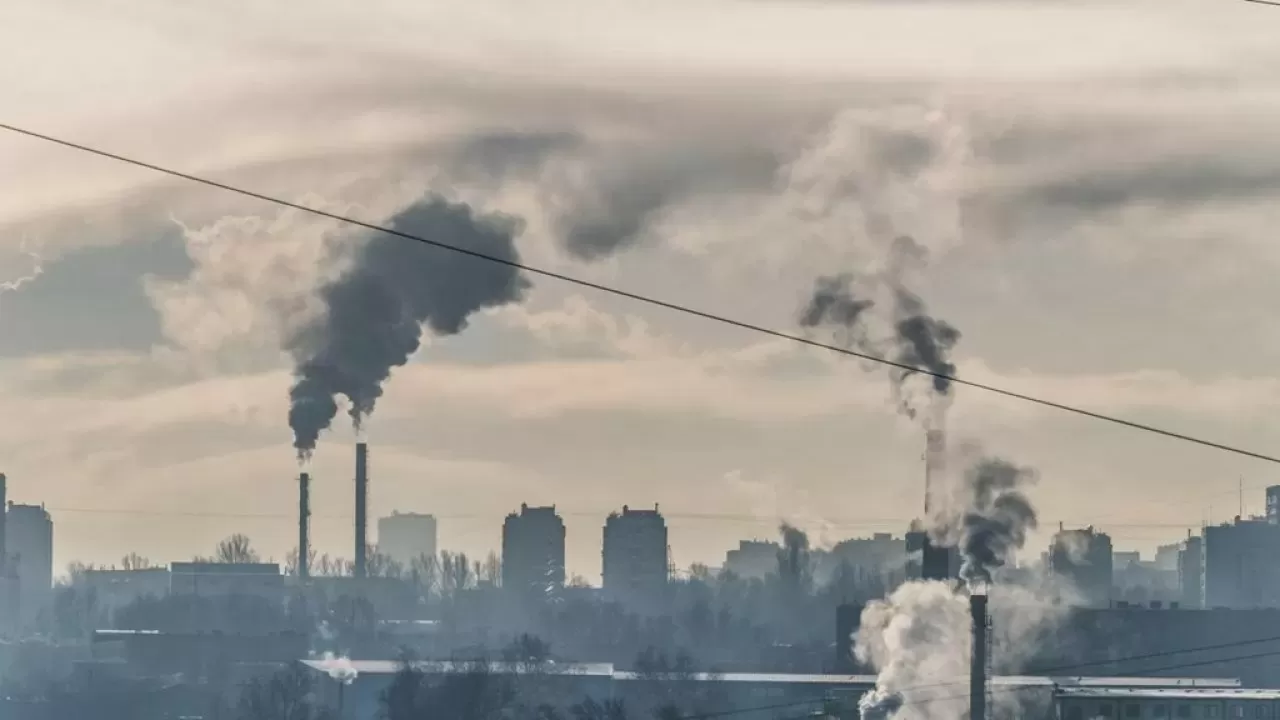 Дышать смогом придется жителям семи городов Казахстана 