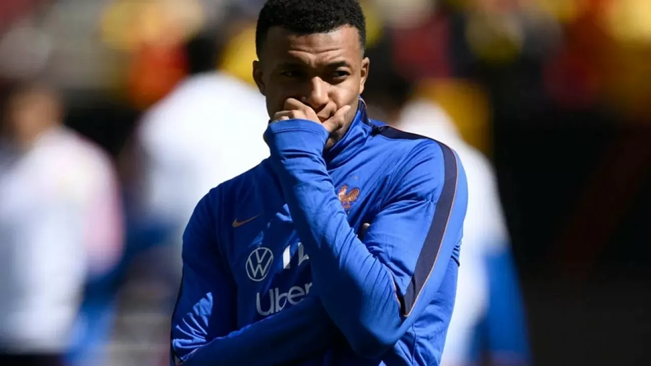 Мбаппе не хотел играть за сборную Франции из-за расизма 