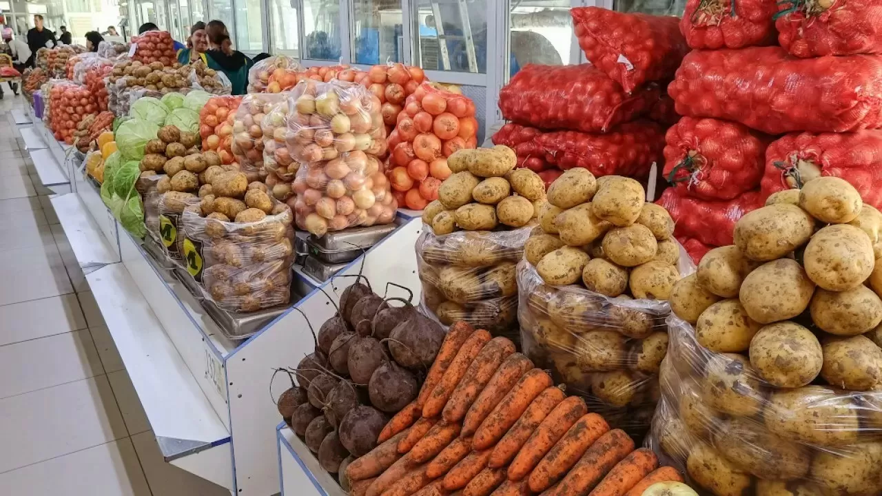 Минус посредники, минус наценки: кто обрушил цены на рынке Уральска