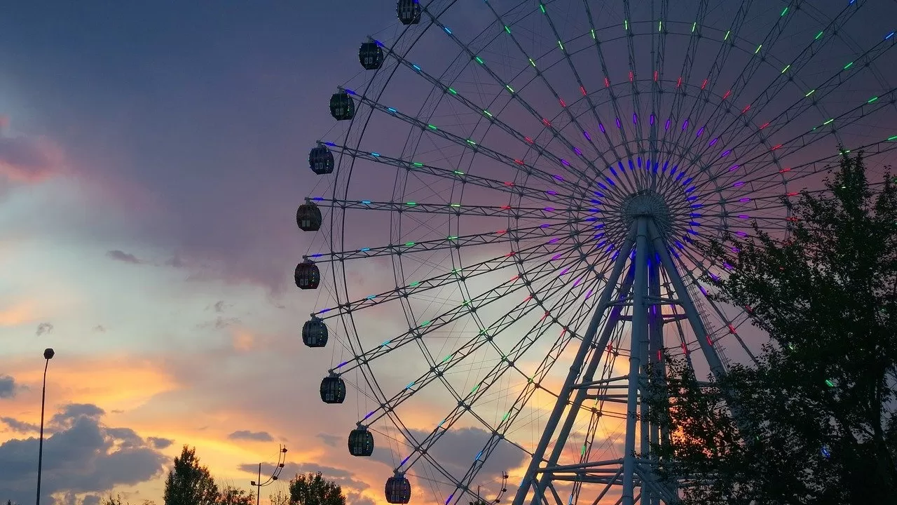 В Астане загорелось Колесо обозрения