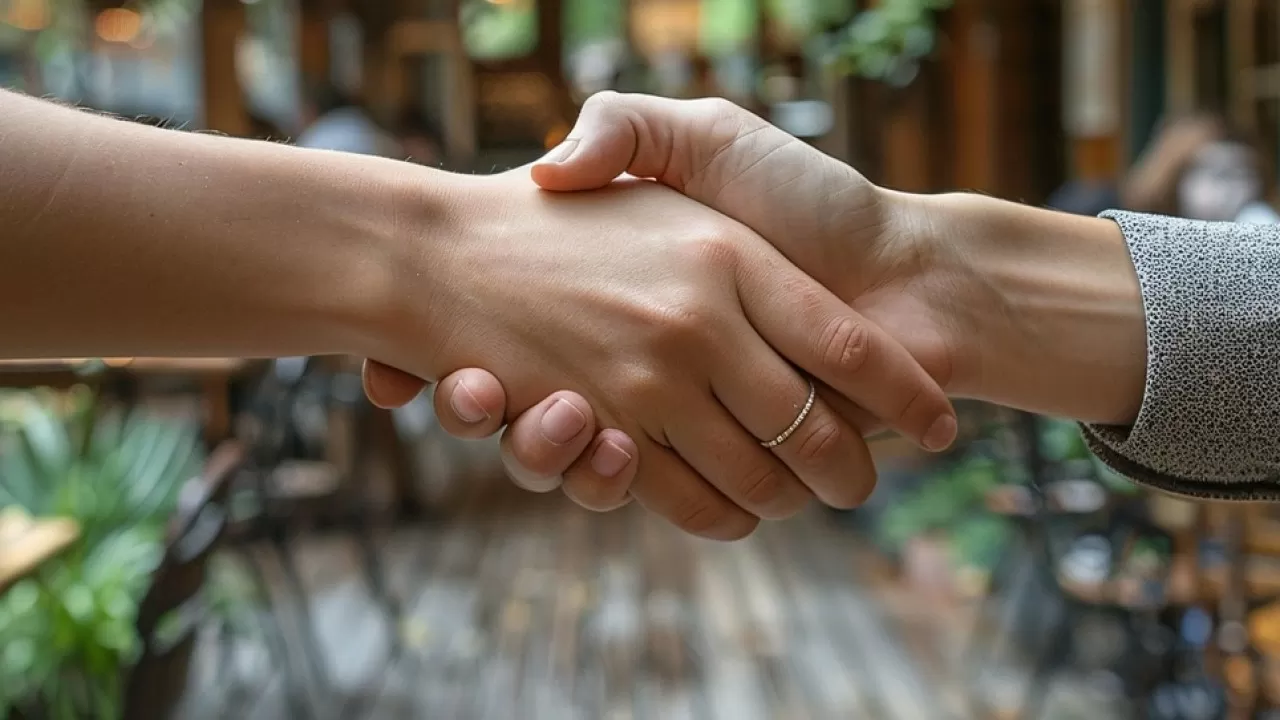 Рукопожатие под угрозой: как обычный контакт передает опасные инфекции