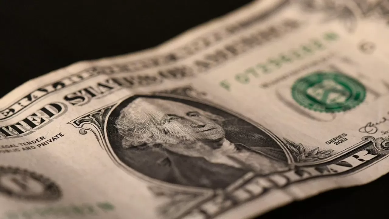 В Казахстане ввели порог для "крупной" валюты