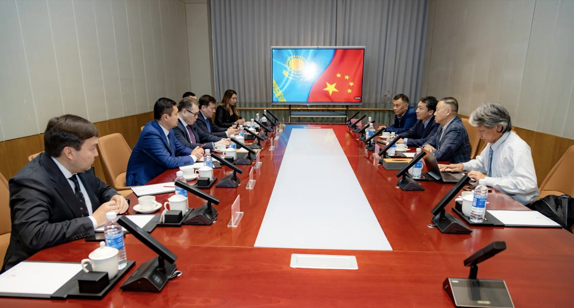 Қазақстан мен Қытай арасында 125 млн долларлық келісімге қол қойылды