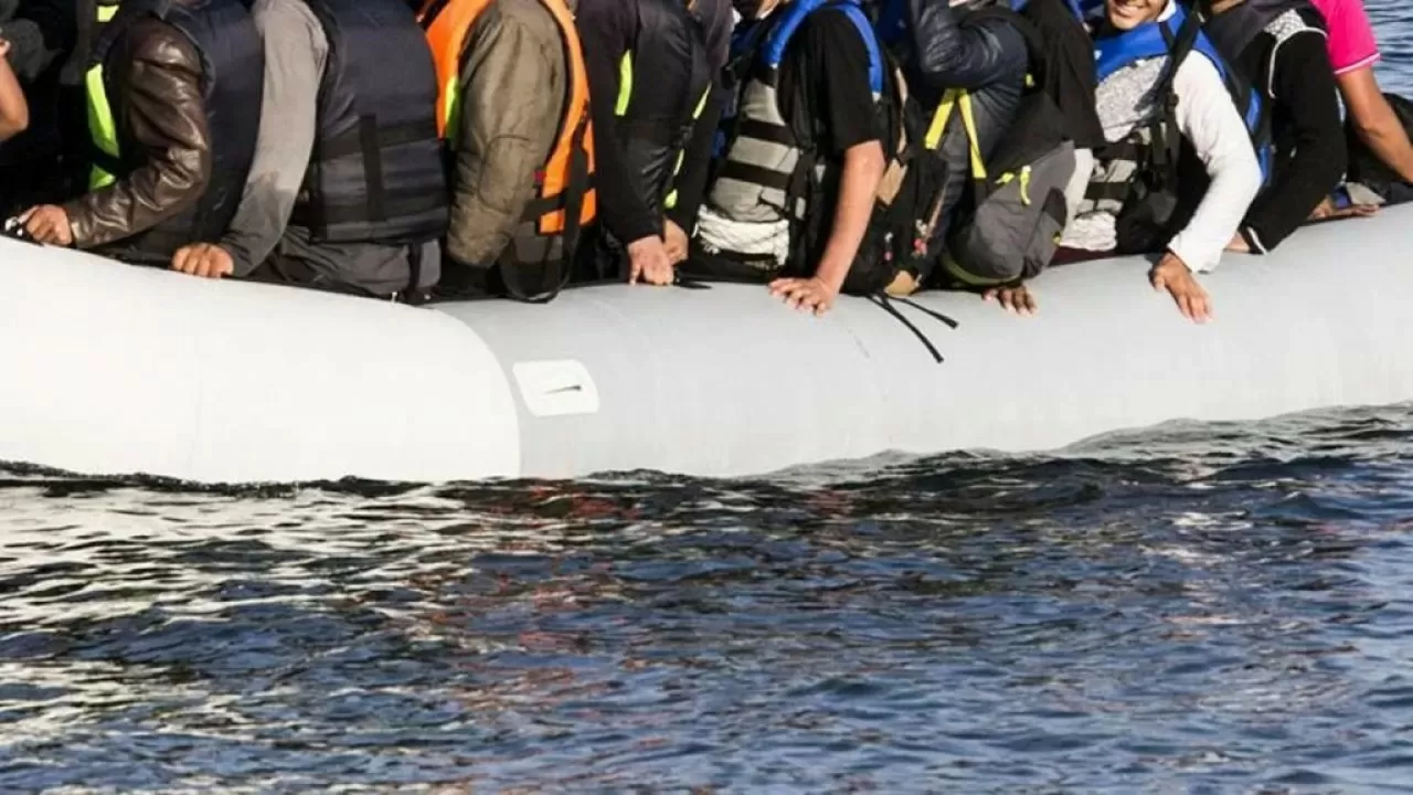 250 мигрантов пропали без вести после крушения лодки в Индийском океане 