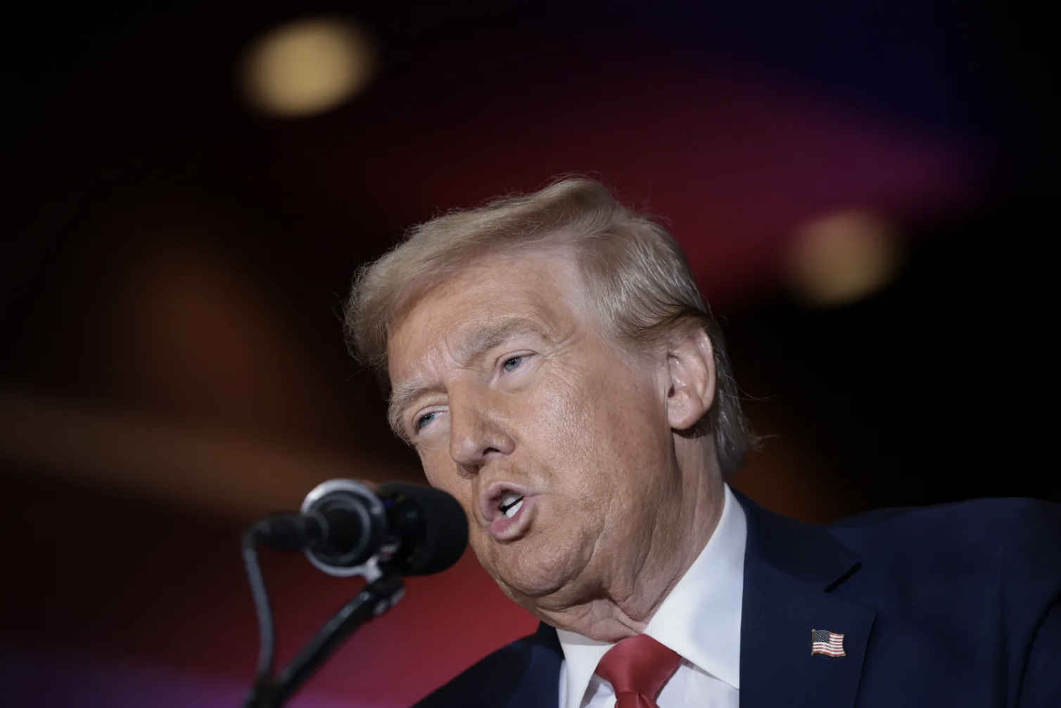 Трамп Ирандағы электр станциялары мен көпірлерге қайтадан соққы жасалатынын айтты