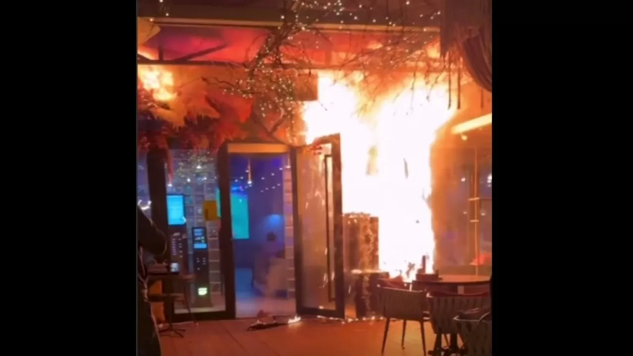 Пожар вспыхнул в популярном кафе Алматы: собственник не вызвал ДЧС