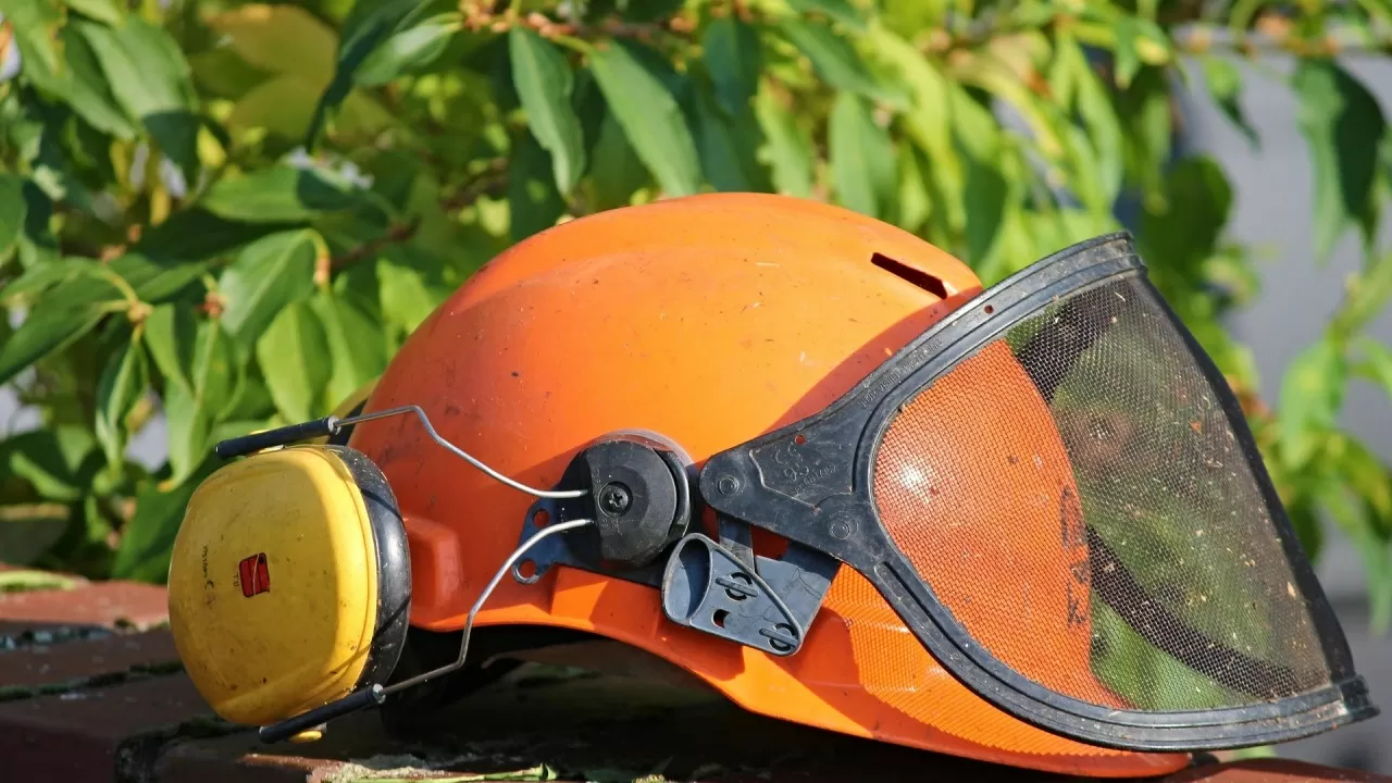 Не совестимые с жизнью травмы получил работник завода в Павлодарской области 