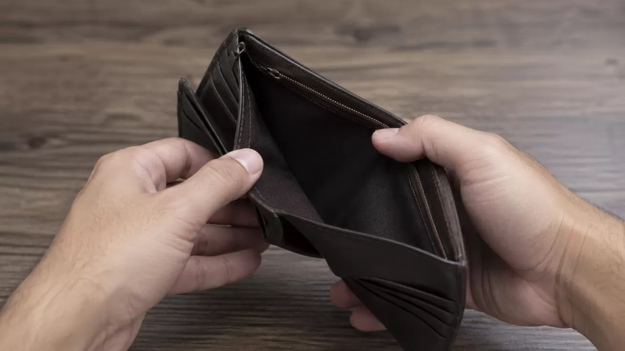 Долги спишут быстрее: срок внесудебного банкротства сократили для казахстанцев 