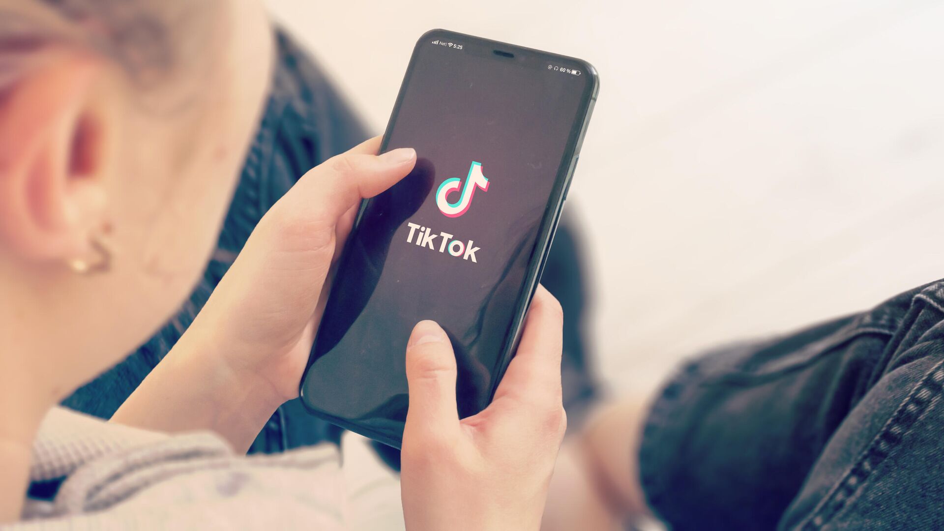 TikTok Қазақстанда 5,5 млн видеоны жойды: қауіпсіздік күшейтілді