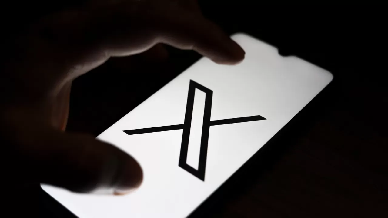 В работе соцсети X произошел сбой