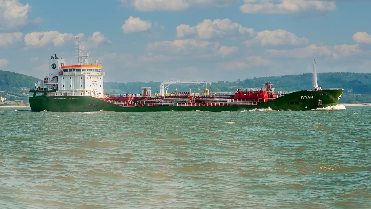 Ирак возобновил экспорт нефти через Басру  