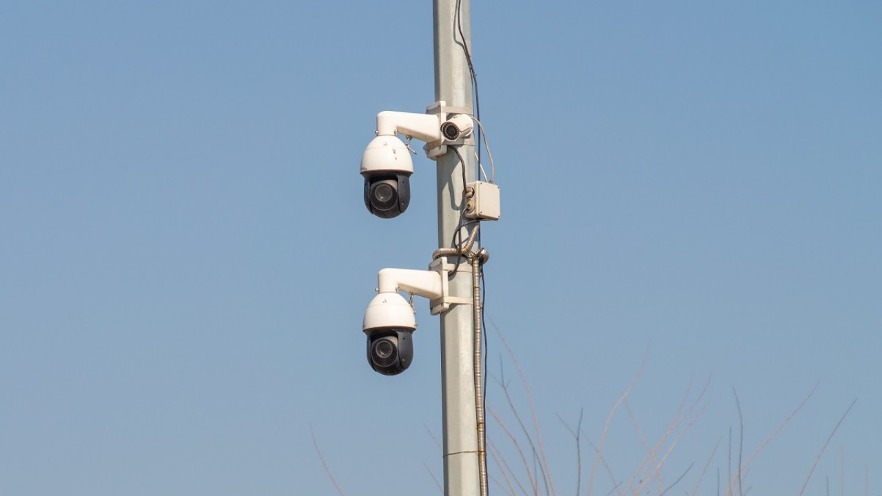 Алматы камералары көлікте телефон ұстаудың мыңнан астам дерегін тіркеді