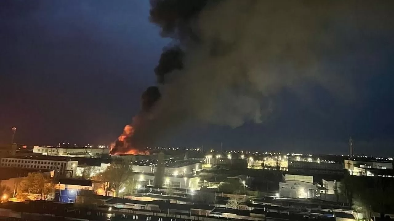 Удары дронов привели к пожару на производстве беспилотников в России