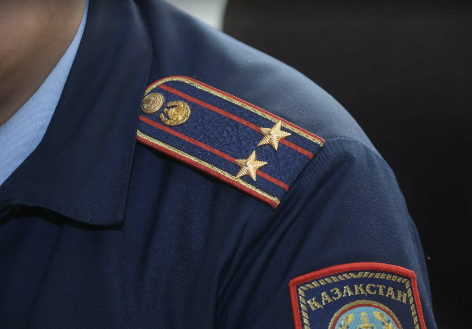 Алматыда 14 қылмысты жасырып қалған полицей сотталды