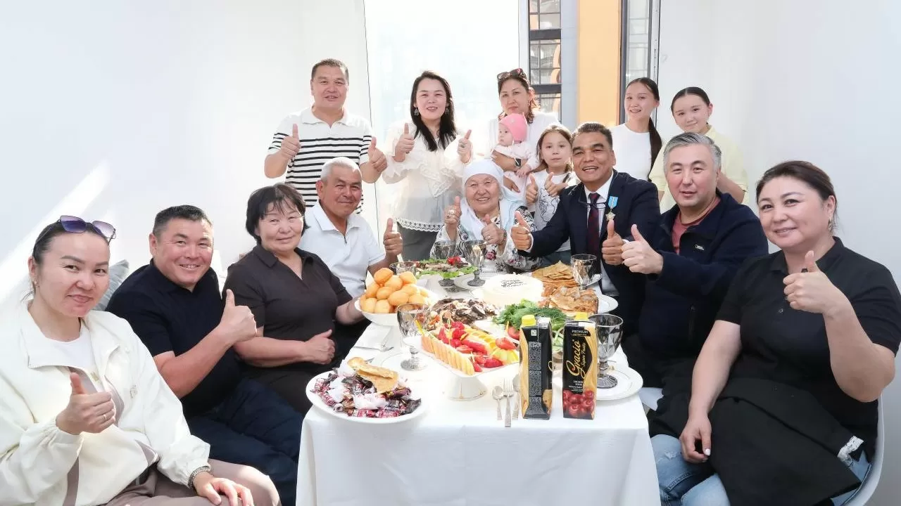 В Алматы молодые ученые заселились в квартиры, врученные президентом