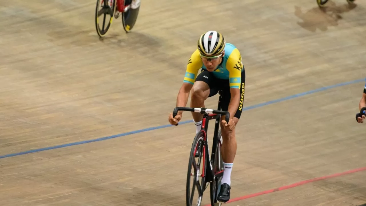 Этап Кубка мира по велоспорту на треке: казахстанец вошел в десятку лучших в Гонконге 