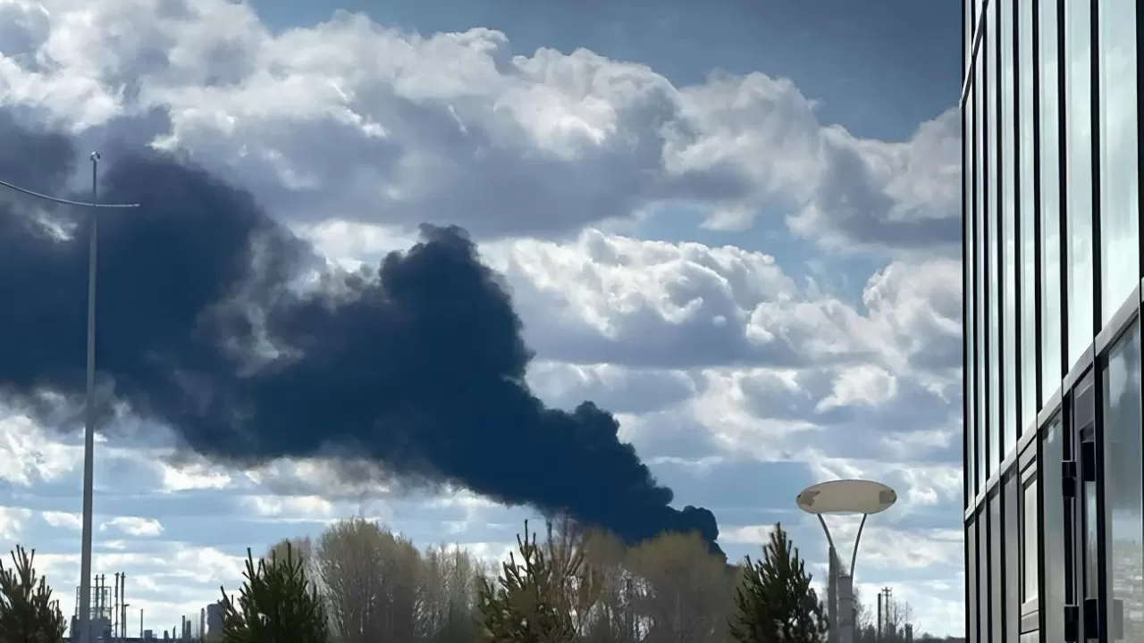 Дроны ВСУ атаковали один из крупнейших НПЗ России