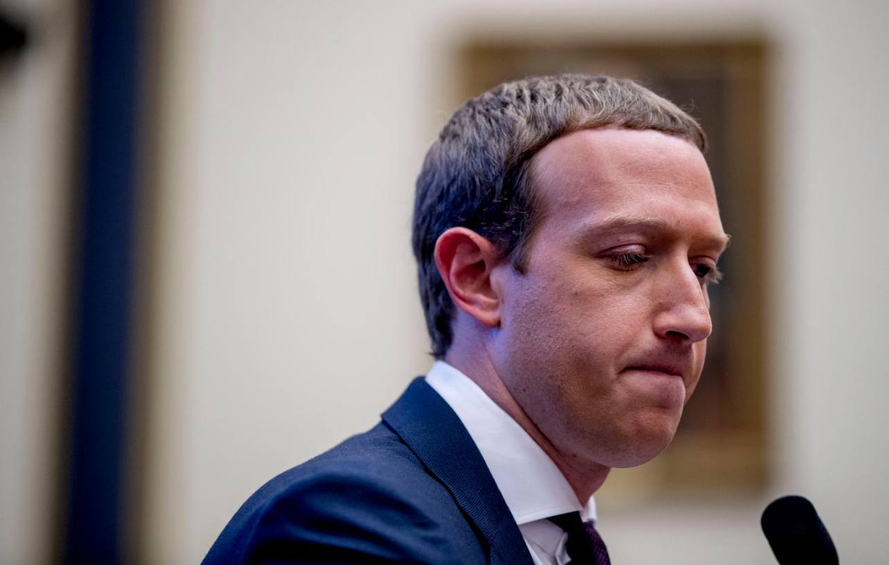 Meta ЖИ шығындарын өтеу үшін 8 мың қызметкерін қысқартады