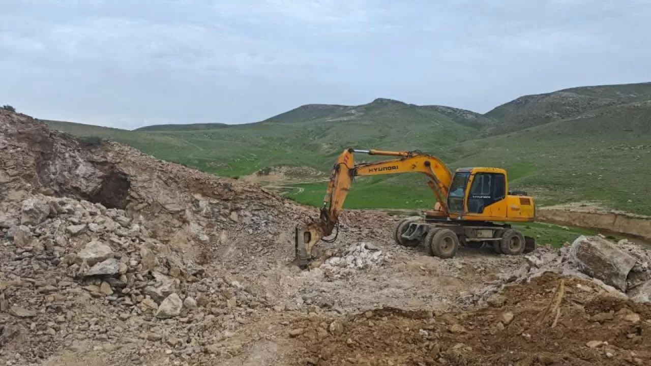 Незаконных добытчиков барита наказали в Туркестанской области  