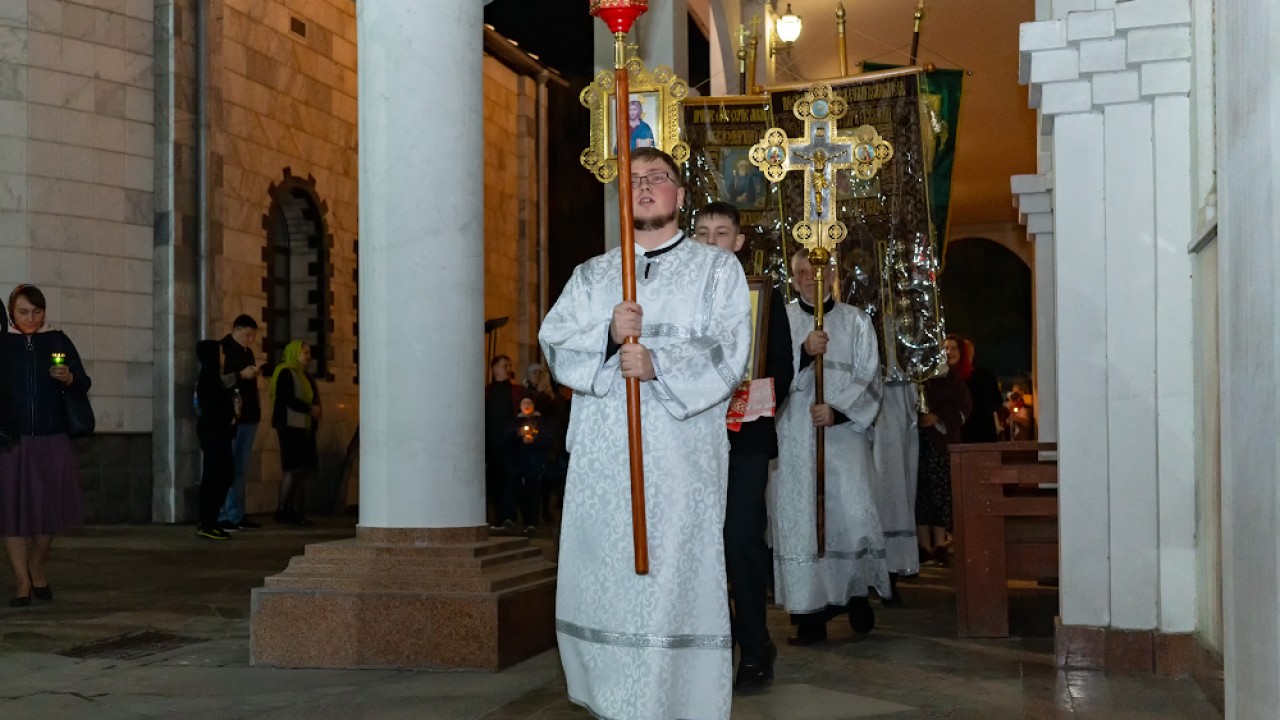 Благодатный огонь привезли в Казахстан специальным авиарейсом