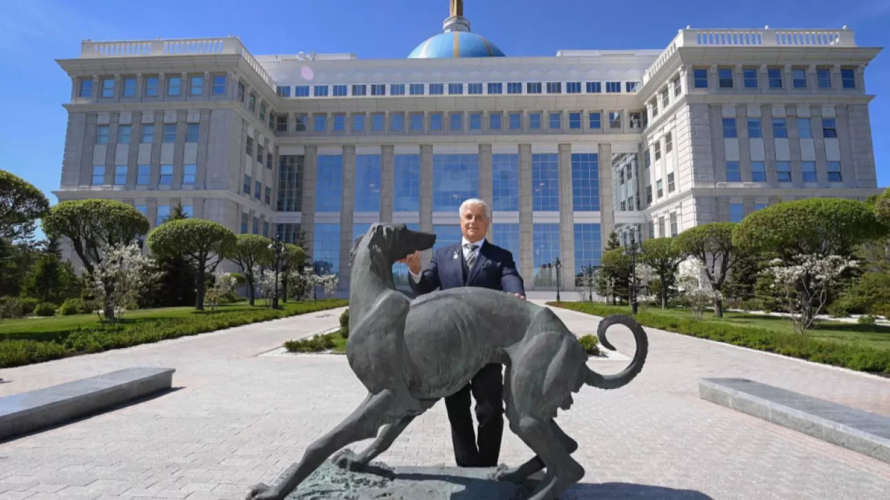 Токаев наградил выдающегося кинолога орденом "Достық"  