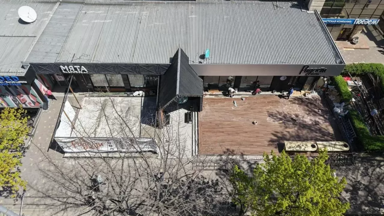 Террасу бара снесли в Алматы