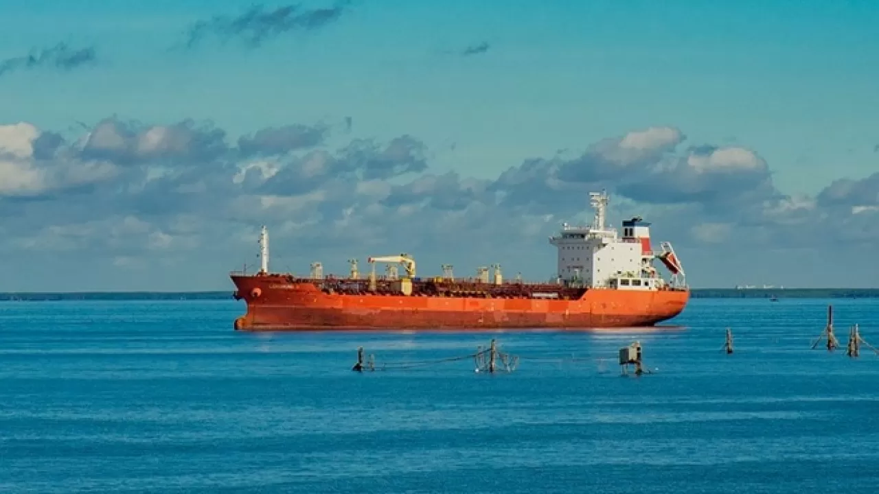 Экспортирующий казахстанскую нефть порт начал работу после атак дронов