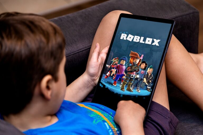 Roblox балалар мен жасөспірімдер үшін қорғалған аккаунттарды енгізеді