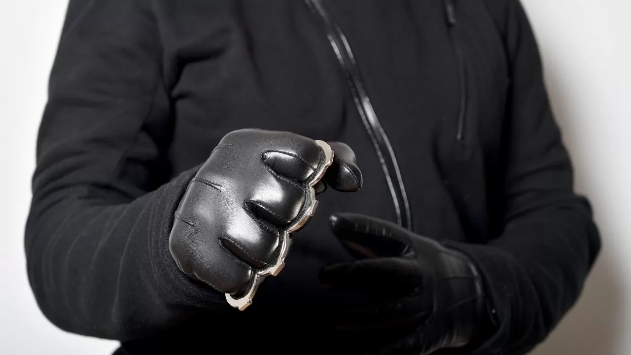 В РК блокируют рекламу оружия  