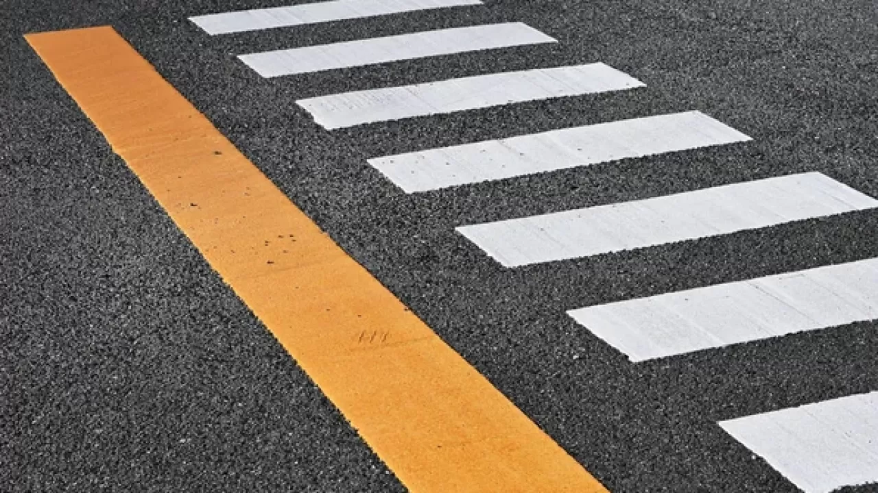 Опасный переход: как инфраструктура Актау угрожает пешеходам