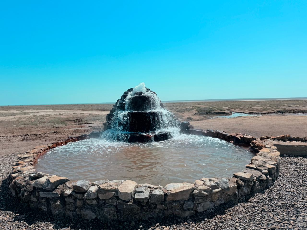 Арал теңізінің түбінен 40 жылдан бері ыстық су өздігінен атқылап тұр (ФОТОРЕПОРТАЖ)