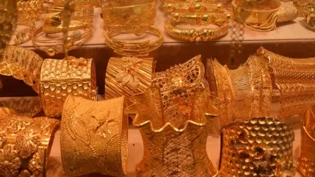 Золото готовится к росту третью неделю подряд 