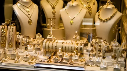 Сильный доллар против золота: рынки ждут развязки переговоров США и Ирана