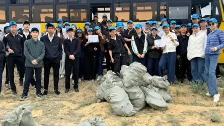 Школьники очистили берега Сырдарьи в Кызылординской области