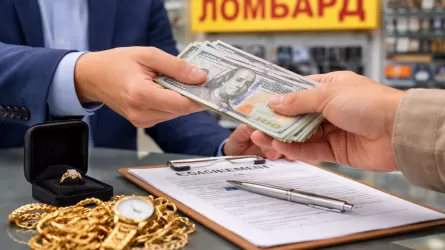 Золото в обмен на выживание: почему казахстанцы массово идут в ломбарды