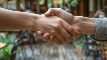 Рукопожатие под угрозой: как обычный контакт передает опасные инфекции