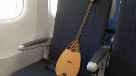 Казахстанцам разрешили домбру и кобыз в ручной клади 