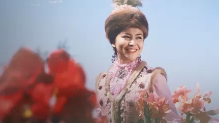 Минкульт прокомментировал подарок камзола из &laquo;Қыз Жібек&raquo; Баян Алагузовой 