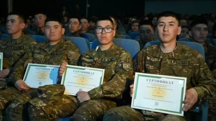 Срочники получили шанс учиться бесплатно в казахстанских вузах 