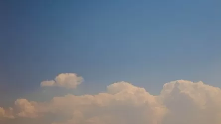 Жителям Алматы, Астаны и 6 городов рекомендуют остаться дома