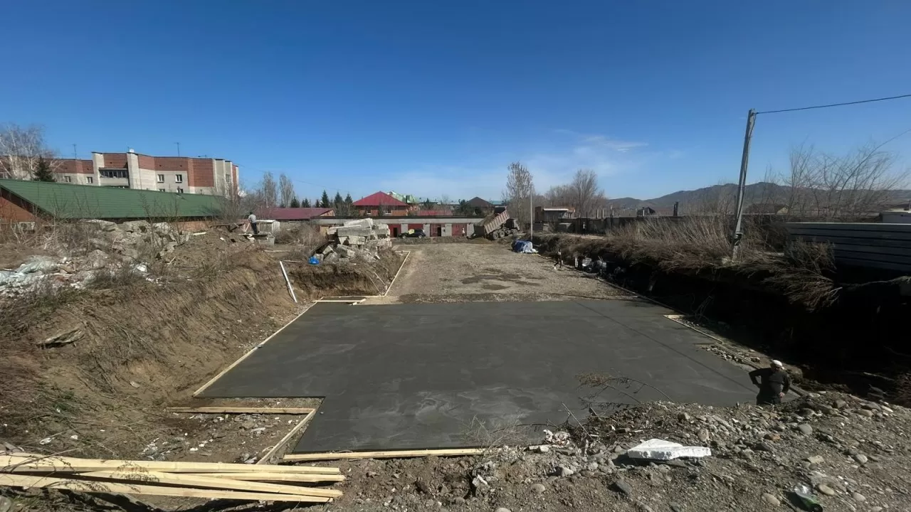 Недостроенный ЖК с дольщиками в ВКО перепродали на фоне уголовного дела