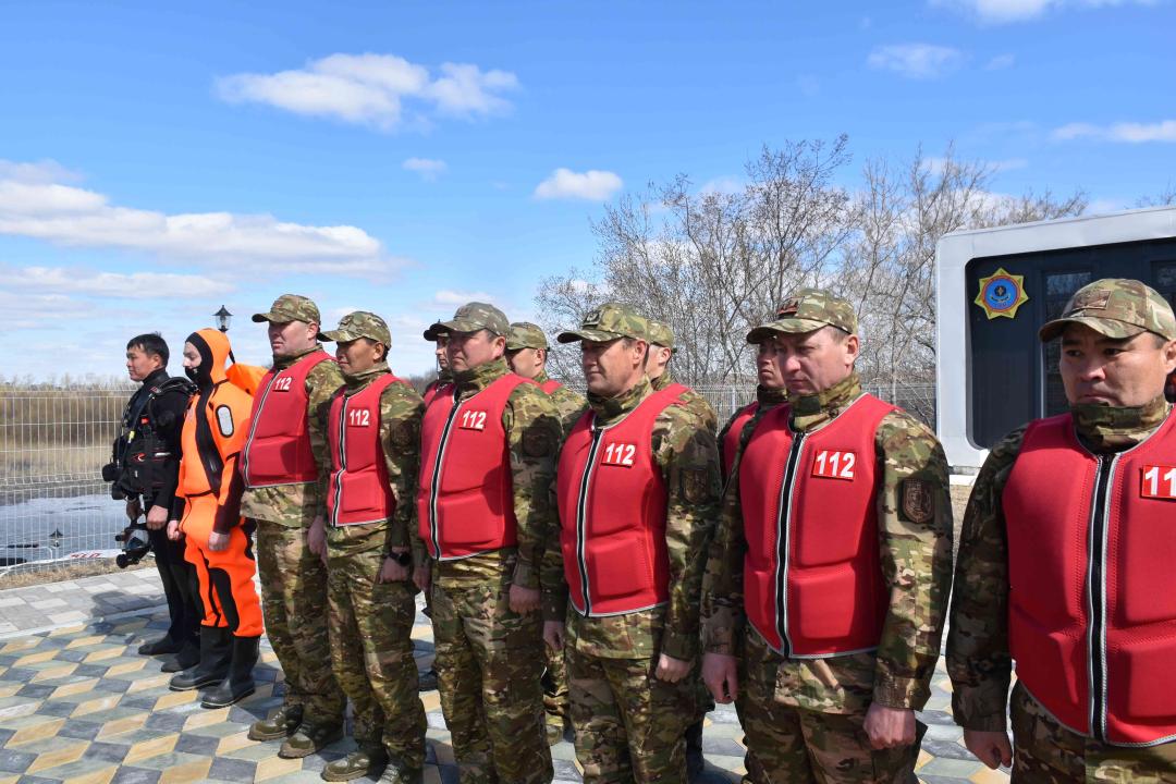 Құтқарушылар Есіл өзеніндегі жүзу құралдарының дайындығын тексерді